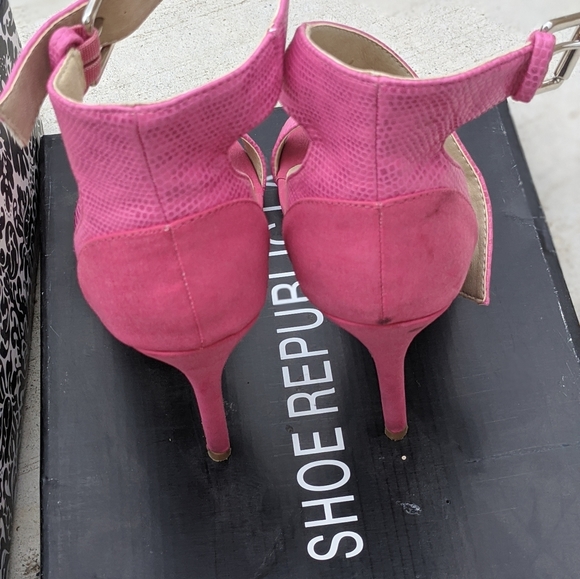 Fuschia stilleto shoes - Picture 3 of 5